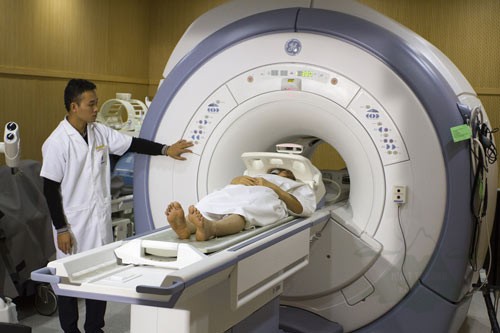 Chụp ảnh cộng hưởng từ hạt nhân MRI (Magnetic Resonnance Imaging)