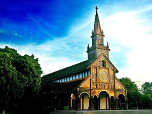Du lịch Kon Tum - Nhà thờ Chánh tòa