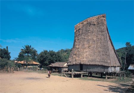 nhà Rông ở làng Kontu