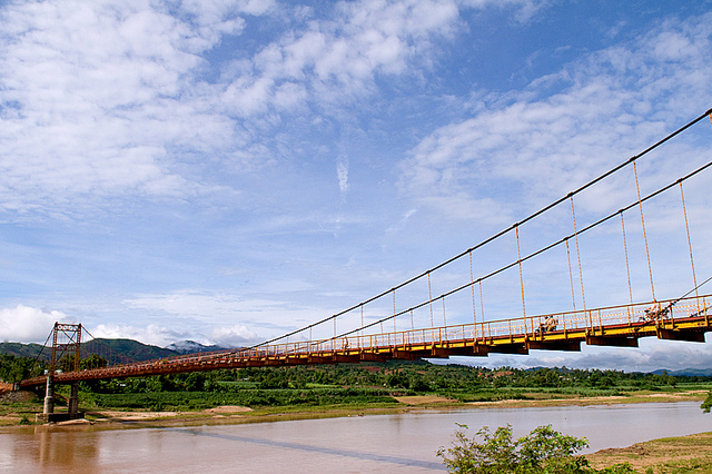Cầu Kon Klor đã bắt nhịp đôi bờ sông đưa mọi người đến gần nhau hơn