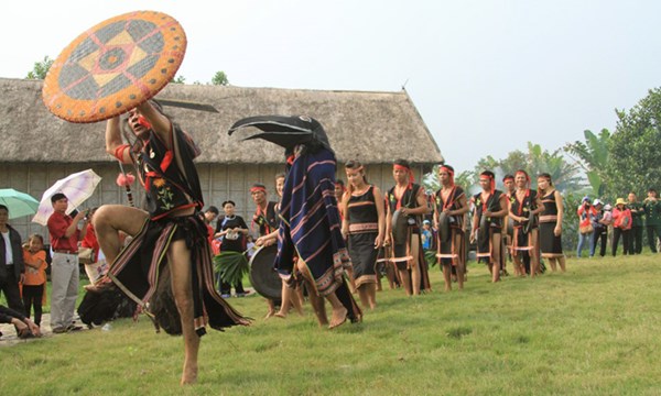 Lễ cầu may mắn, bình yên cho dân làng của người Ba Na, Kon Tum 5