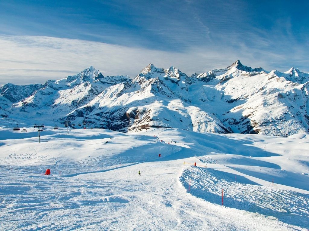 Trượt tuyết trên những con núi hùng vĩ của dãy Alps
